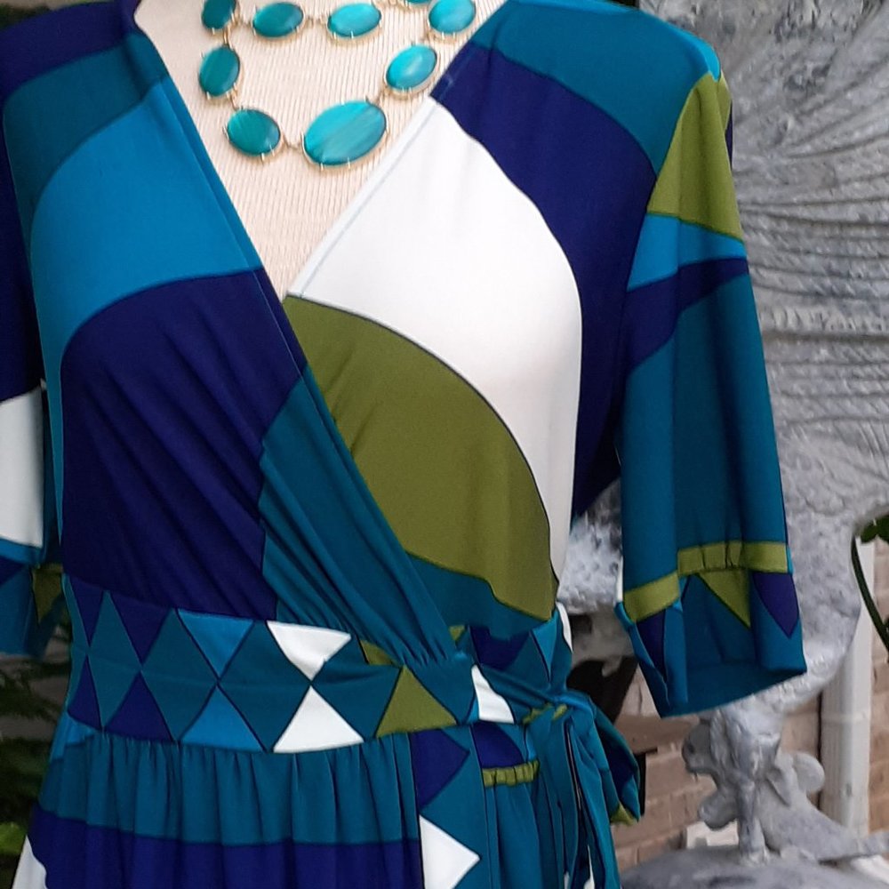 NEW DIRECTION DRESS - Picture 1 of 6
